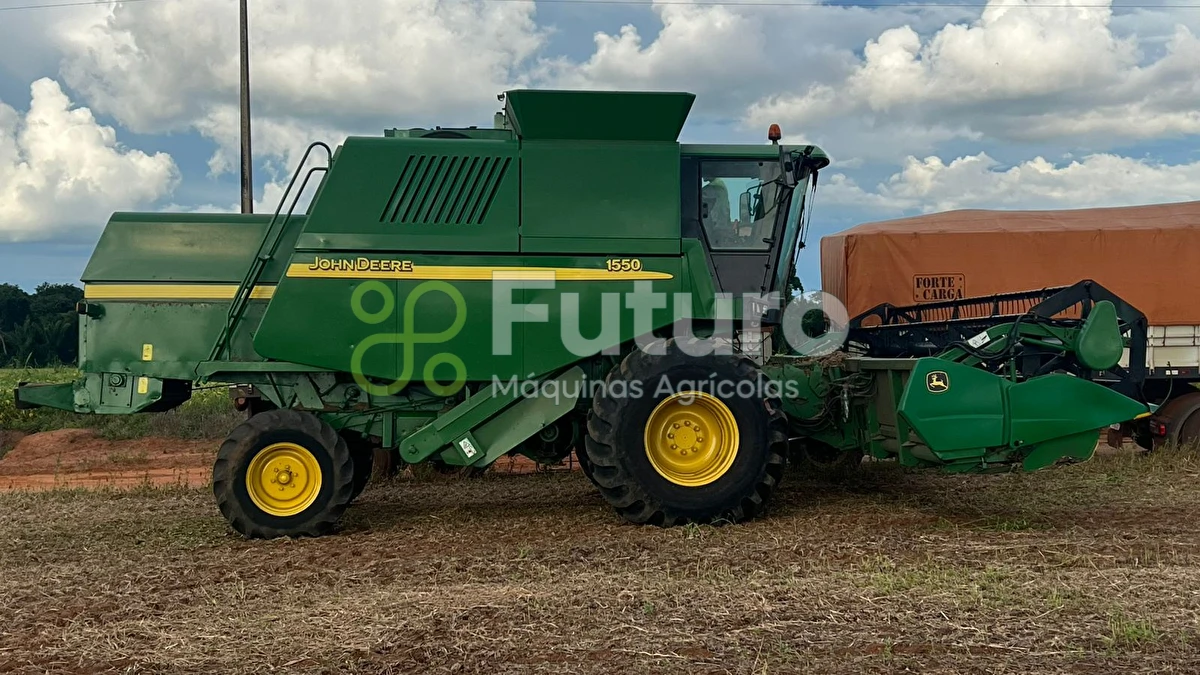 Colheitadeira John Deere 1550 ano 2005