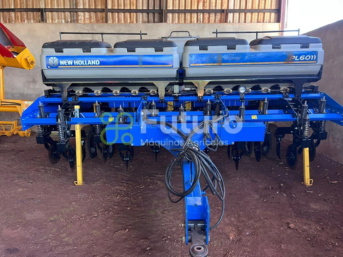 Plantadeira New Holland PL 6011 ano 2014