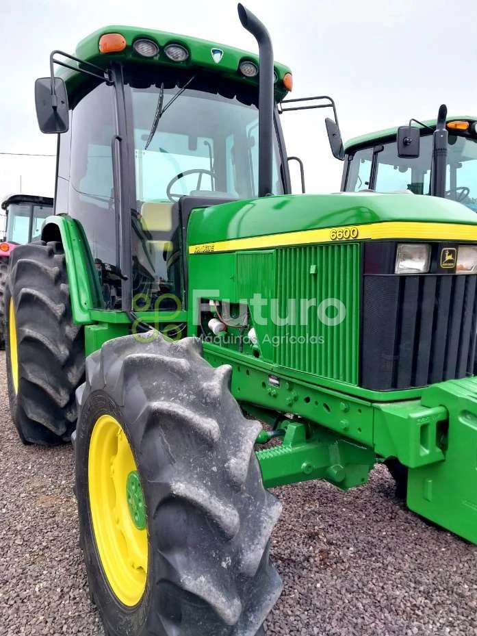 Trator John Deere 6600 ano 1998