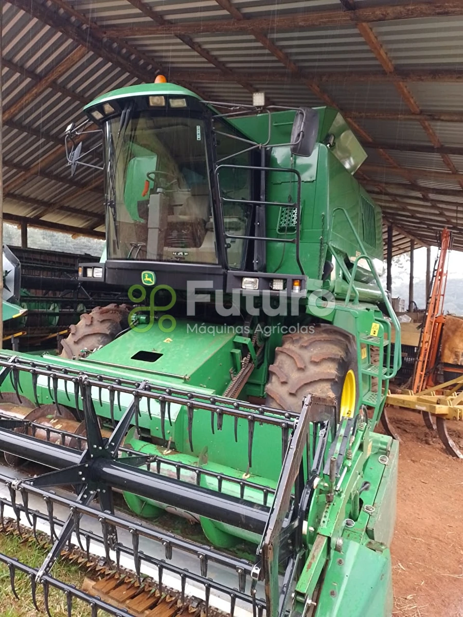 Colheitadeira John Deere 1450 ano 2003