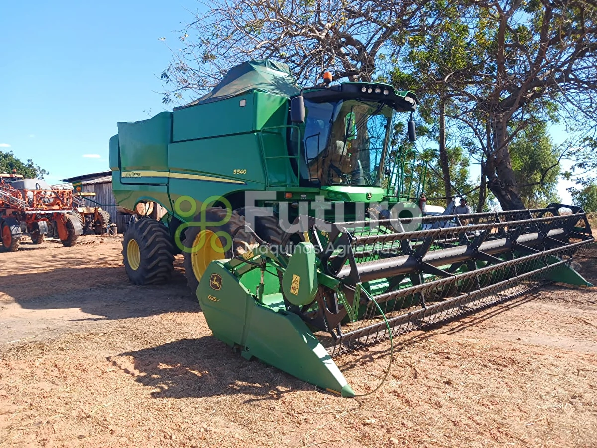 Colheitadeira John Deere S540 ano 2014