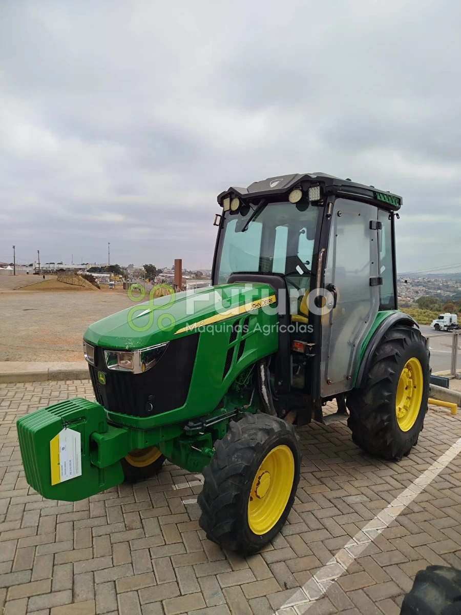 Trator John Deere 5080E ano 2022 - 5080E - Máquinas Agrícolas