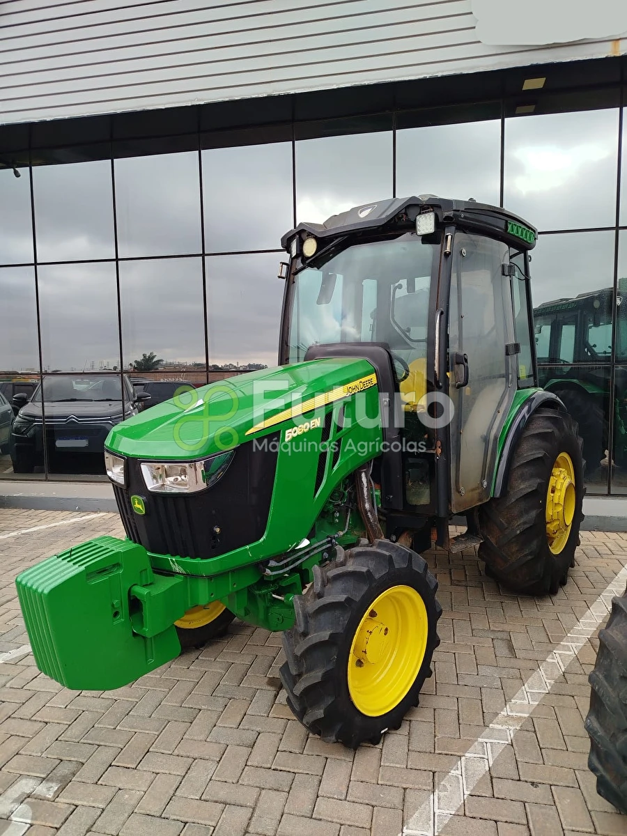 Trator John Deere 5080 EN ano 2022