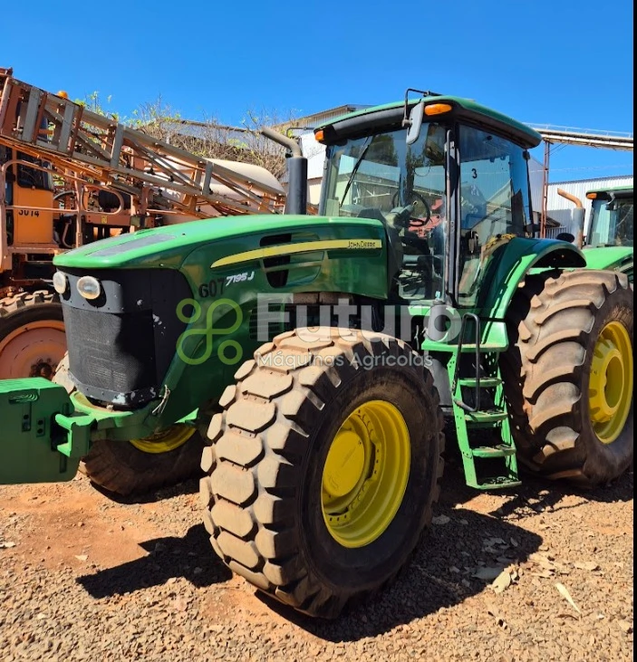 Trator John Deere 7195J ano 2015