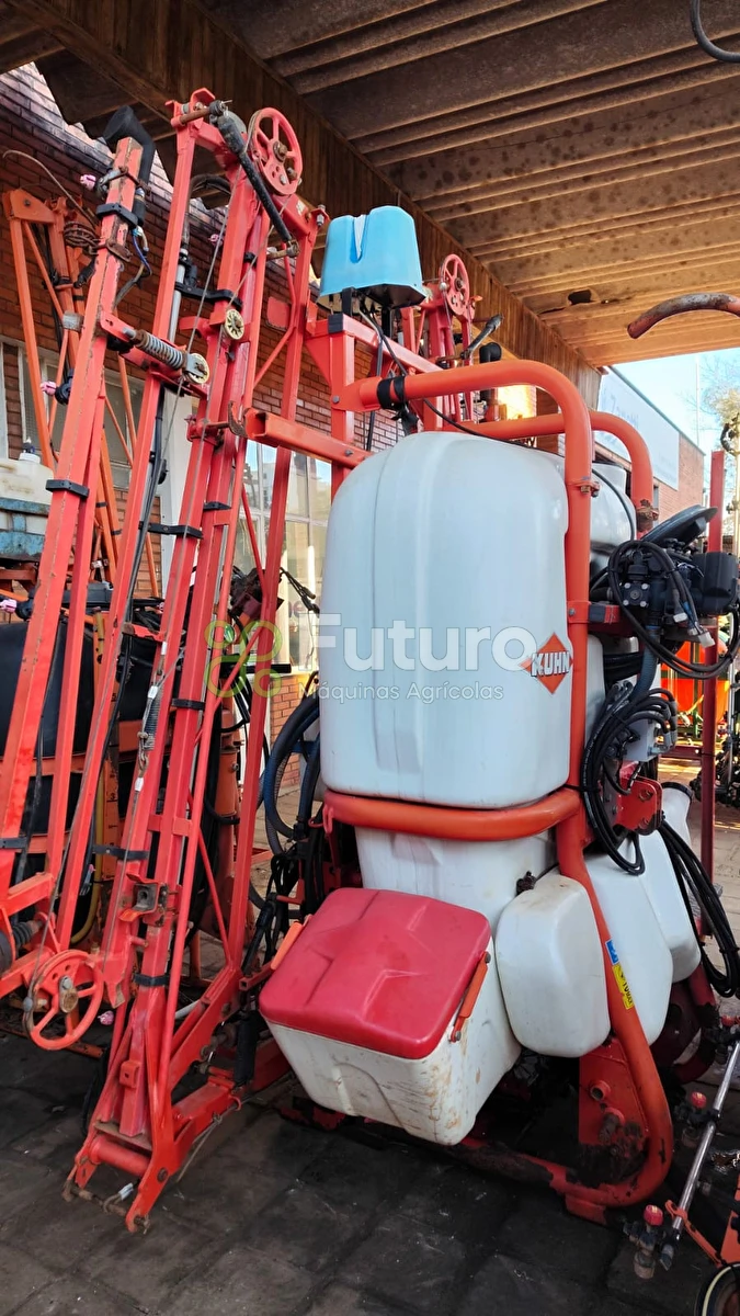 Pulverizador Kuhn 800 Litros ano 2016