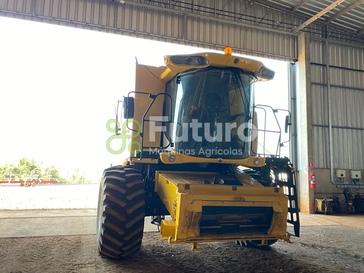 Colheitadeira New Holland CS660 ano 2004