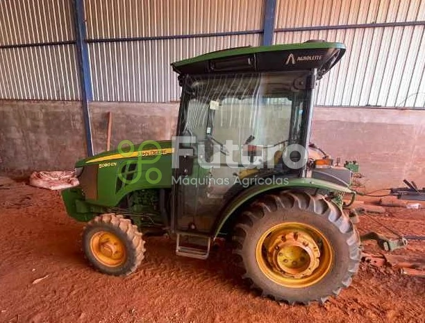 Trator John Deere 5080 EN ano 2021