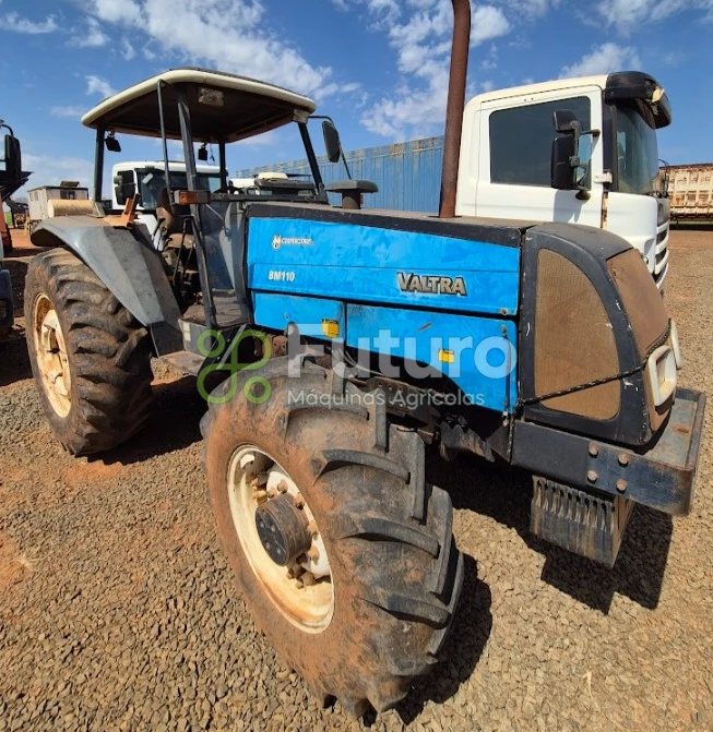 Trator Valtra BM 110 ano 2003
