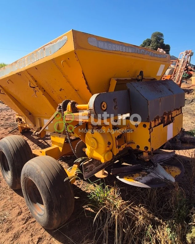 Distribuidor Tatu Marchesan DCA 5500 ano 0