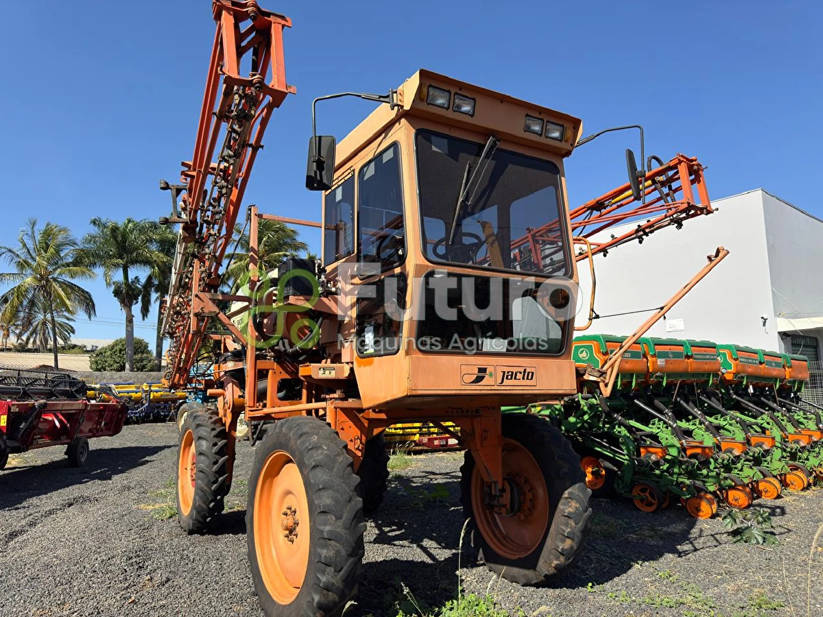 Pulverizador Autopropelido Jacto UNIPORT 2000 ano 2001