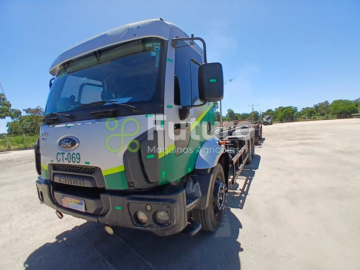 Caminhão Ford Cargo 3133 ano 2014