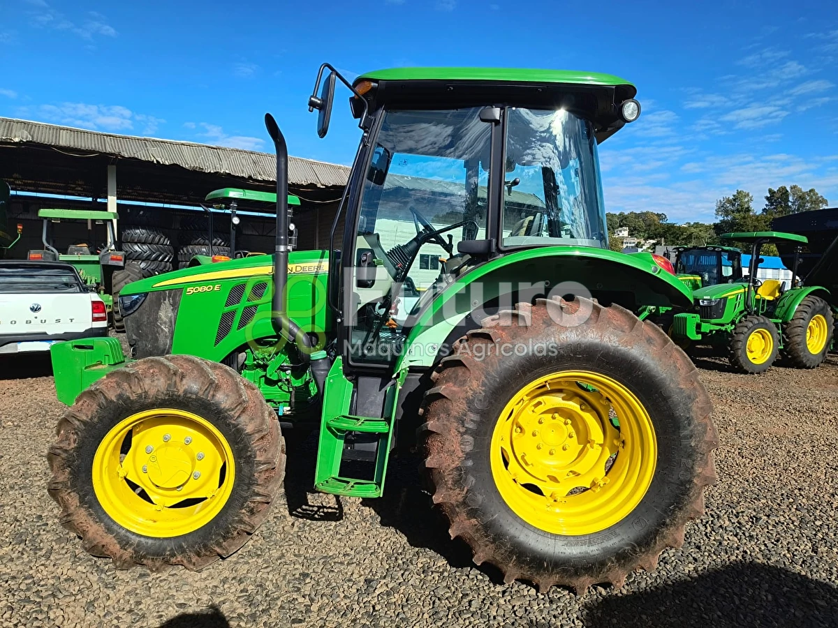 Trator John Deere 5080E ano 2023 - 5080E - Máquinas Agrícolas