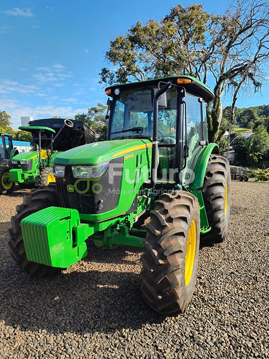 Trator John Deere 5090E ano 2023