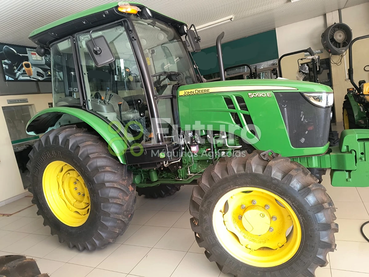 Trator John Deere 5090E ano 2024 - 5090E - Máquinas Agrícolas