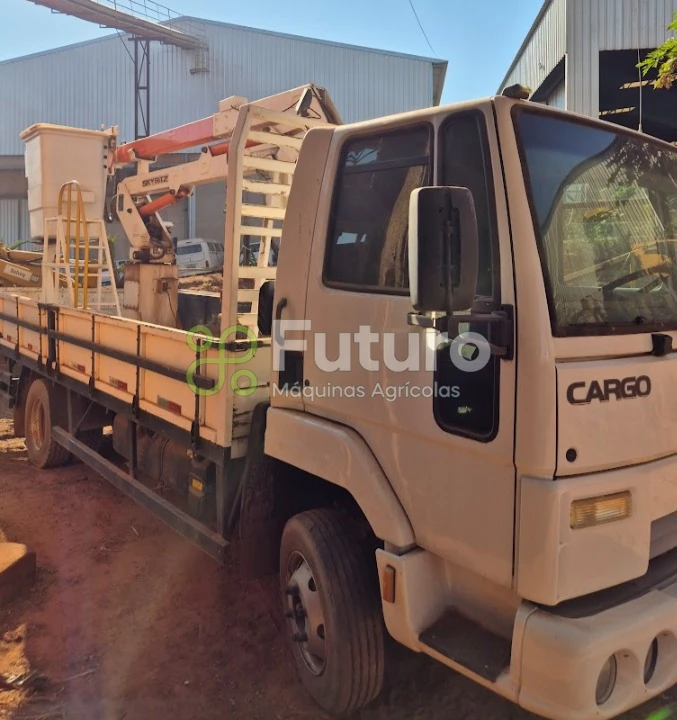 Outros caminhões Ford Cargo 810 ano 2013