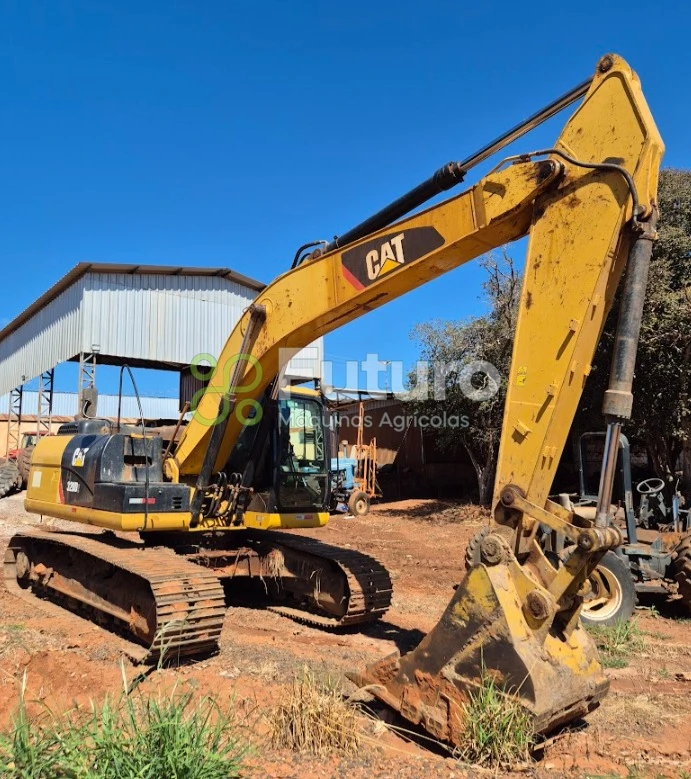 Mini Escavadeira Caterpillar 320D2 ano 2015