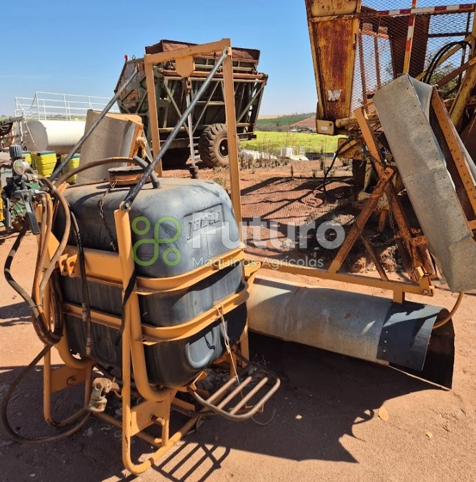 Pulverizador Jacto 600 LITROS ano 2008