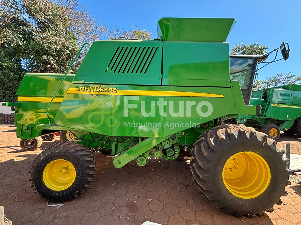 Colheitadeira John Deere 1550 ano 2003