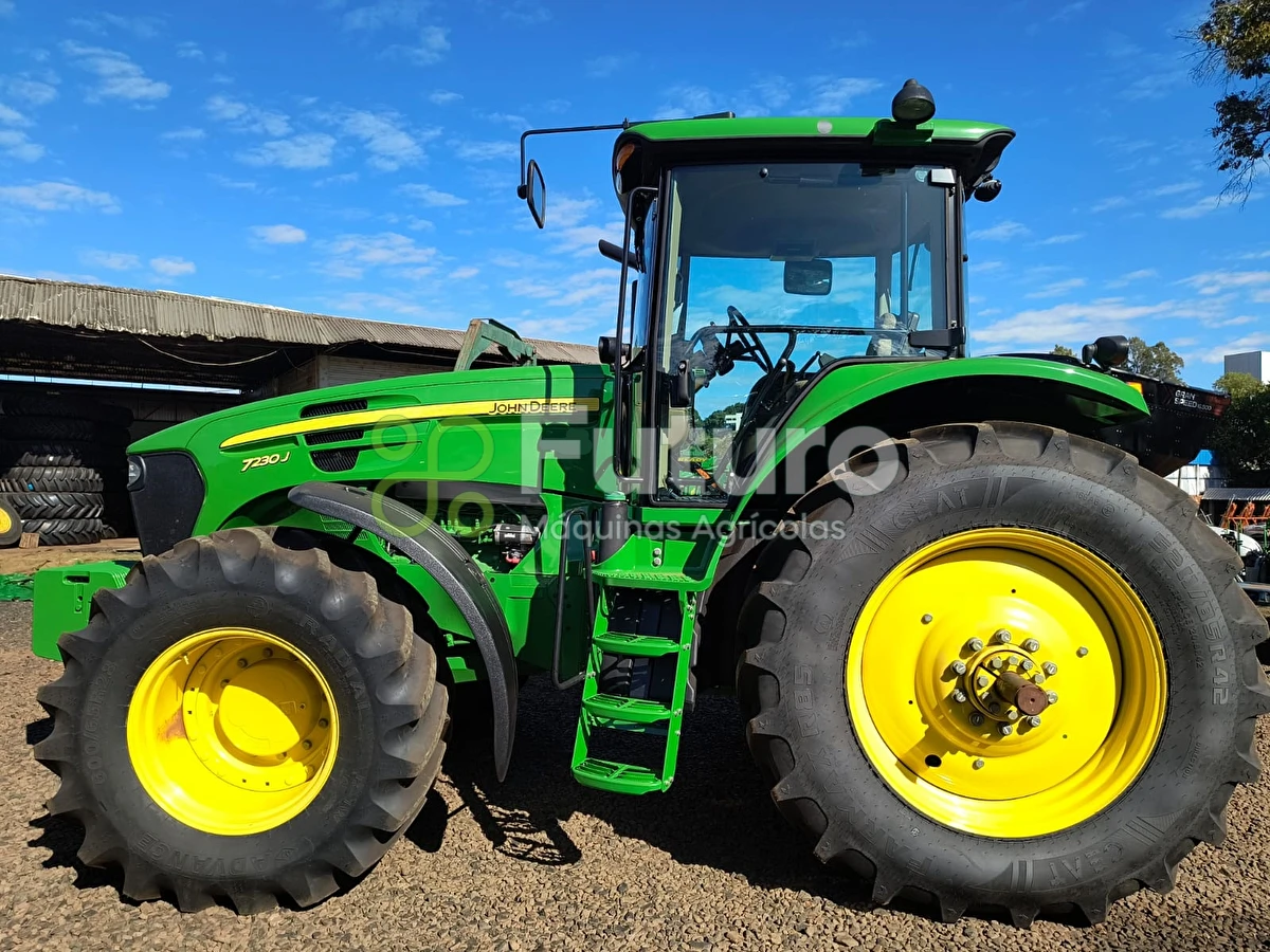 Trator John Deere 7230J ano 2023