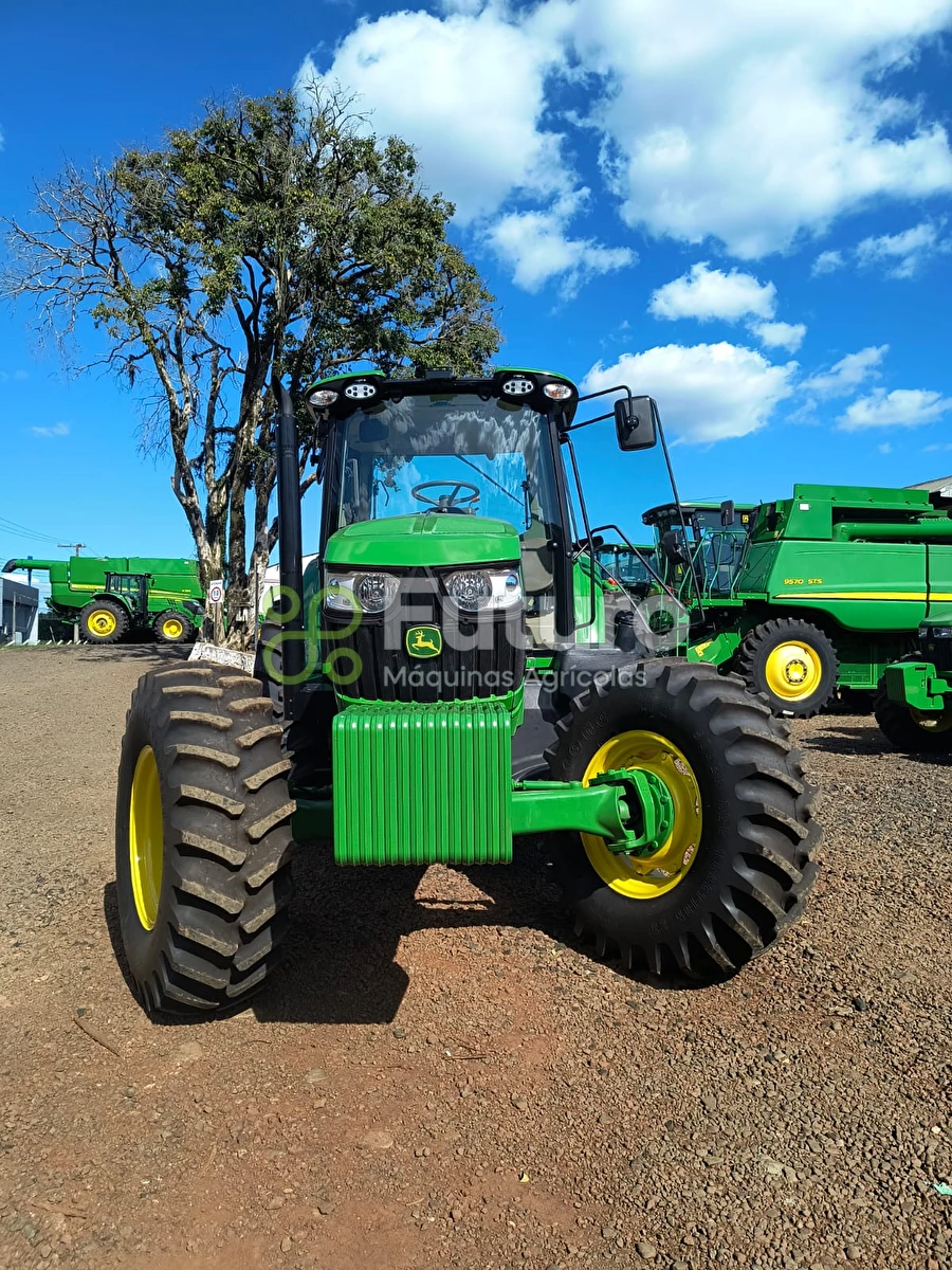 Trator John Deere 6135M ano 2024