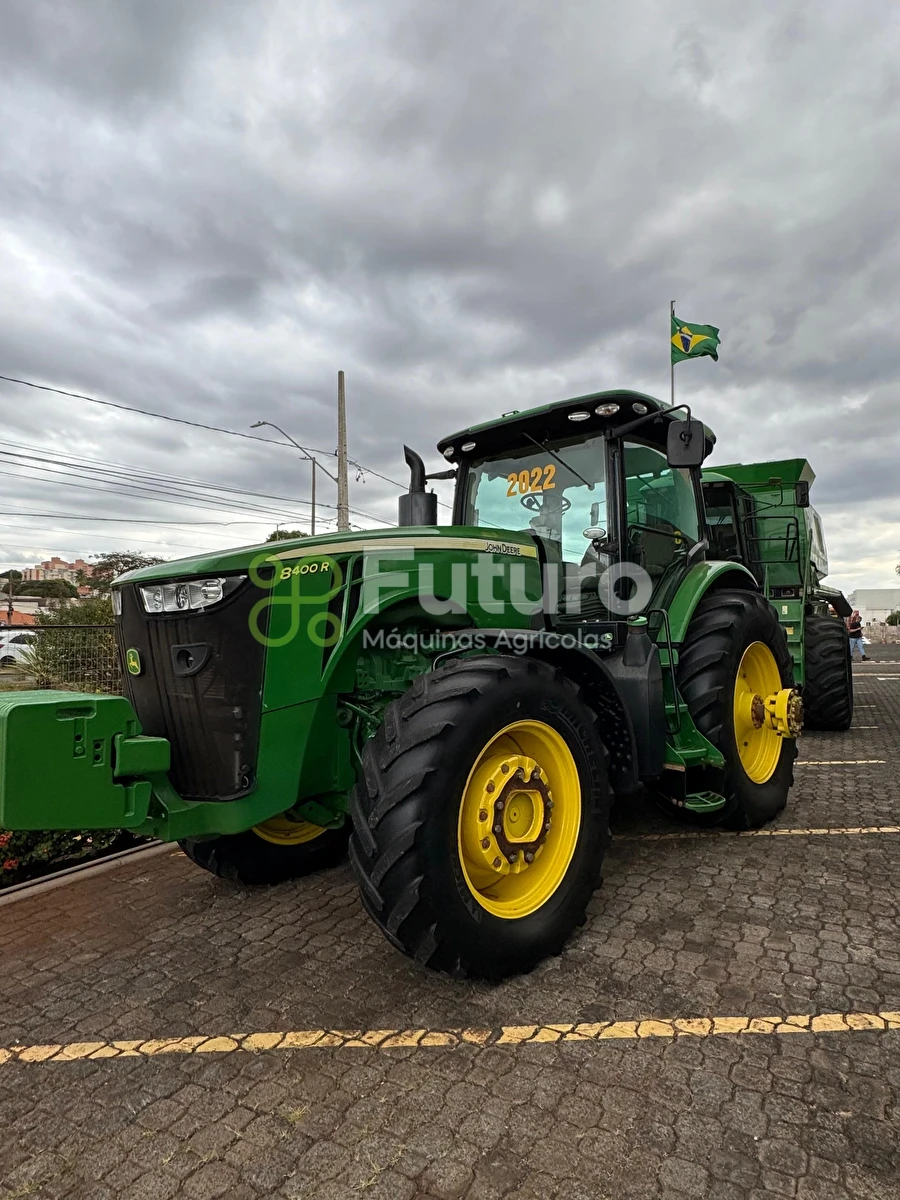 Trator John Deere 8400R ano 2022