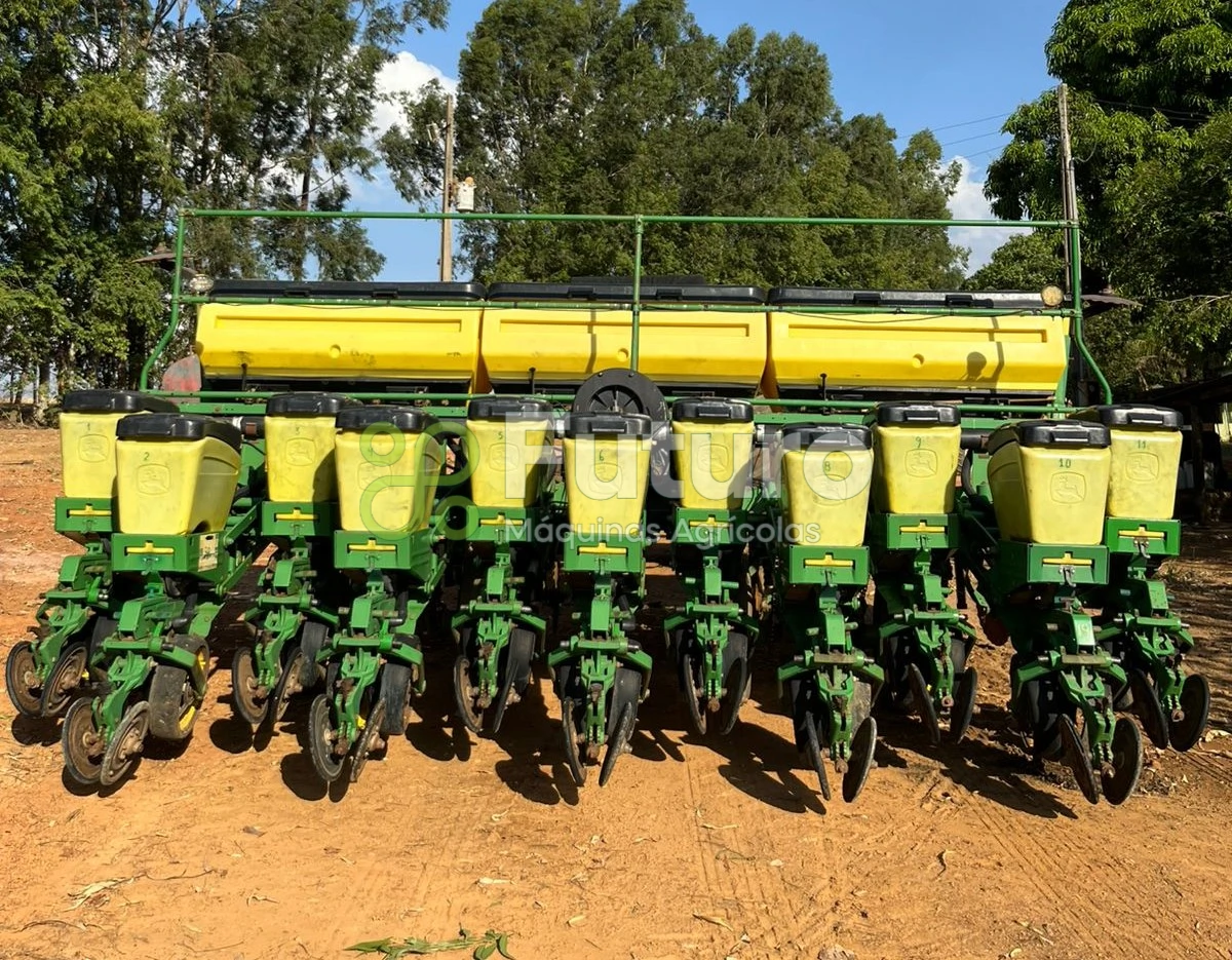 Plantadeira John Deere 2111 ano 2009