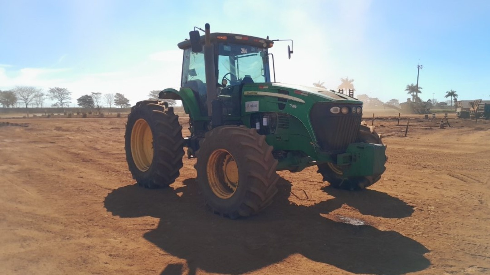 Trator John Deere 7210J ano 2015