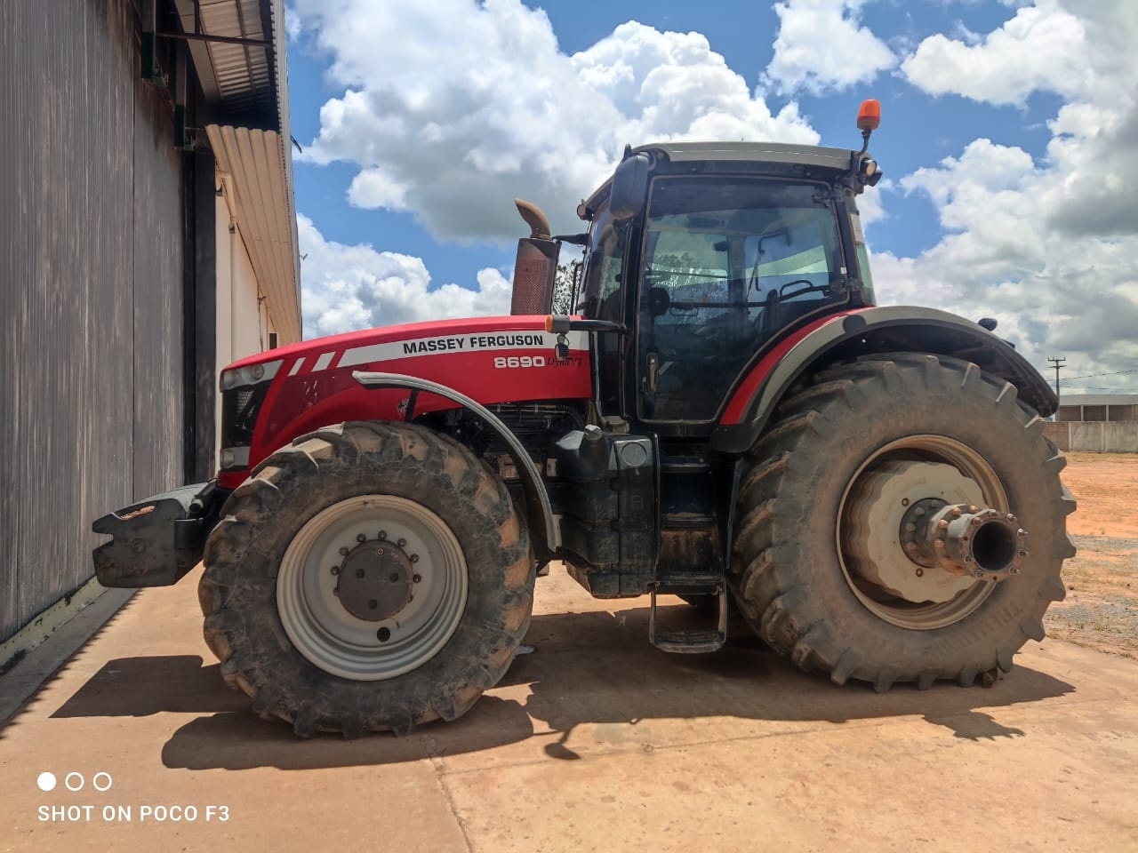 Trator Massey Ferguson 8690 ano 2013
