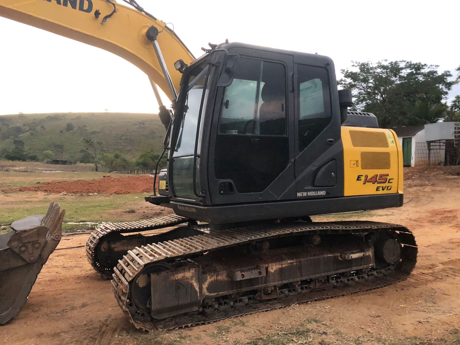 Escavadeira New Holland E145C EVO ano 2017