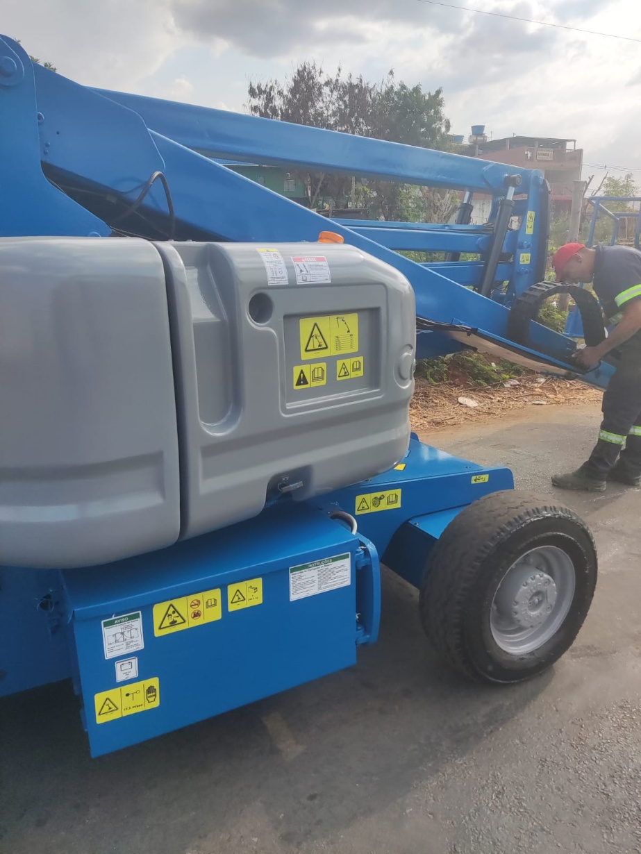 Plataforma Genie Z-45/25 ano 2002 - Z-45/25 - Máquinas para Elevação