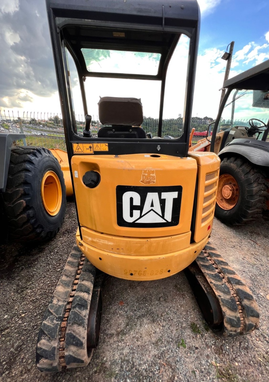 Miniescavadeira Caterpillar 302 7D Ano 2015 Com 5000 Horas Campinas miniescavadeira-caterpillar-302-7d-ano-2015-com-5000-horas-campinas