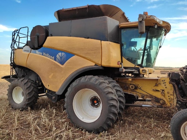 Colheitadeira New Holland CR 9060 ano 2015