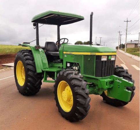 Trator John Deere 5600 ano 2002 - 5600 - Máquinas Agrícolas
