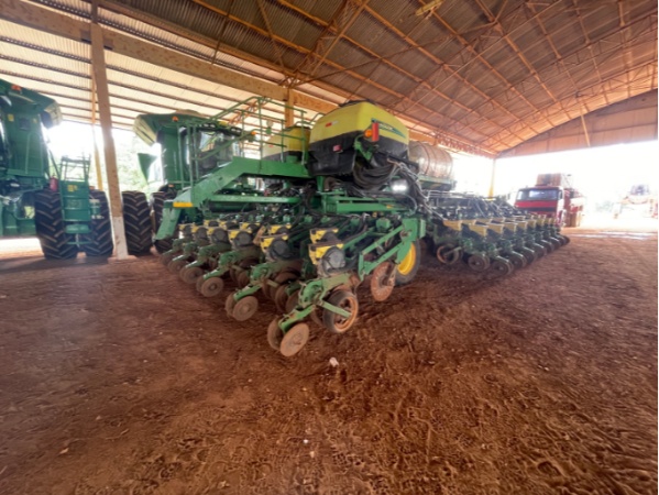 Plantadeira John Deere DB74 ano 2016 - DB74 - Implementos para Plantio
