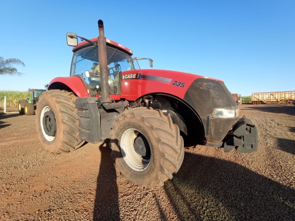 Trator Case magnum 235 ano 2014 - magnum 235 - Máquinas Agrícolas