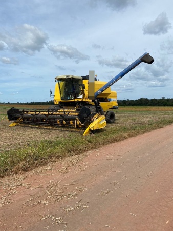 Colheitadeira New Holland TC 5090   ano 2011