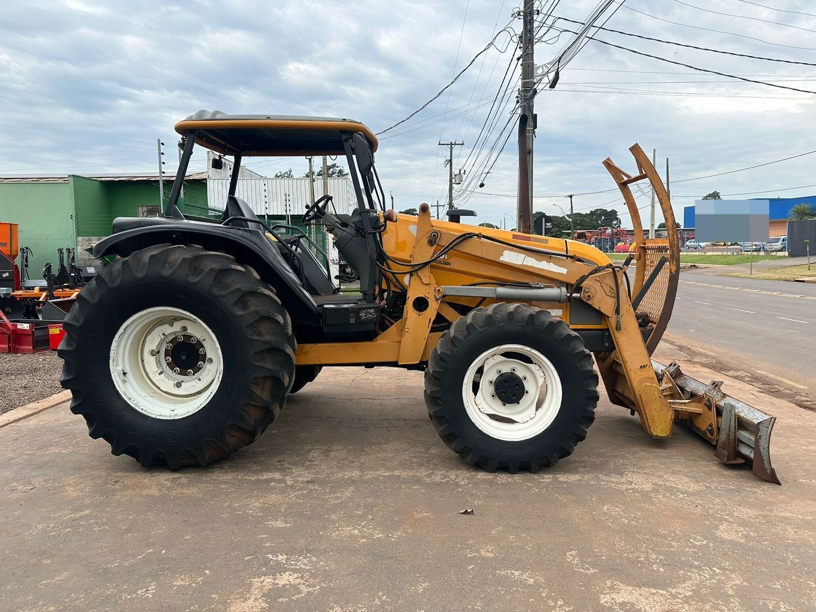 Trator Valtra BM125i ano 2008