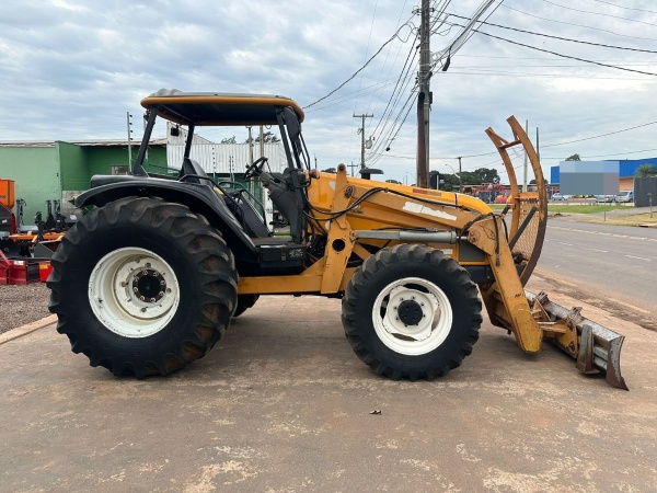 Trator Valtra BM125i ano 2008