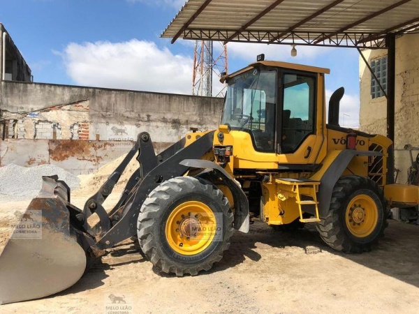 PÁ CARREGADEIRA L60 F - Máquinas de Linha Amarela