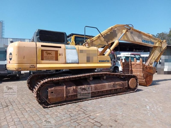 ESCAVADEIRA DE ESTEIRA PC 150