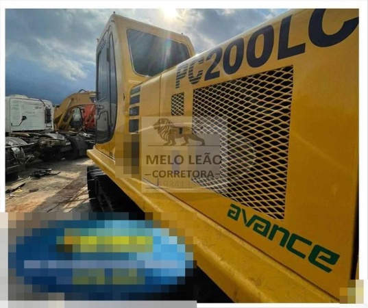 ESCAVADEIRA DE ESTEIRA PC 200 - Máquinas de Linha Amarela