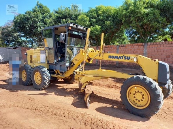 MOTONIVELADORA GD 555-3