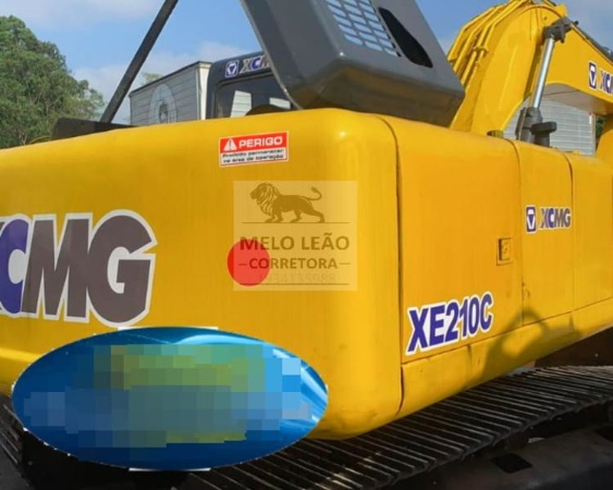 Escavadeira XCMG XE210