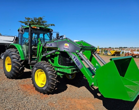 Trator John Deere 6130J ano 2013 - 6130J - Máquinas Agrícolas
