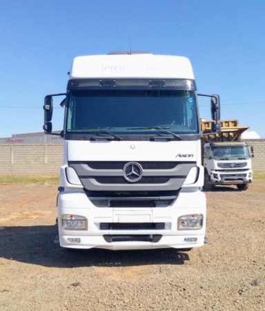 Caminhão Mercedes Benz Axor 2644 ano 2021