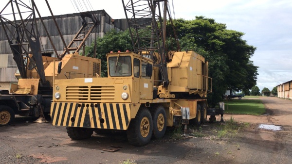 Guindaste Bucyrus Guindaste Treliçado Sobre Pneus ano 1979