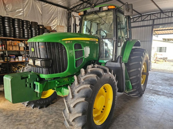 Trator John Deere 6165J ano 2013 - 6165J - Máquinas Agrícolas