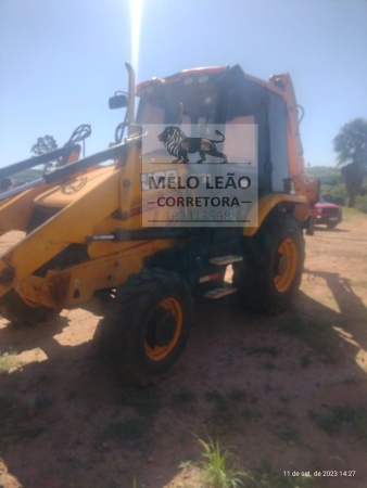 RETROESCAVADEIRA JCB 3CX COM ROMPEDOR 2018  >COM APENAS 4.590 HORAS TRABALHADAS >COM TODOS OS MANUAI