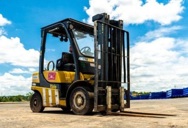 Empilhadeira Yale GP050VX ano 2017 à gás, para 2500 kg, - GP050VX - Máquinas para Elevação
