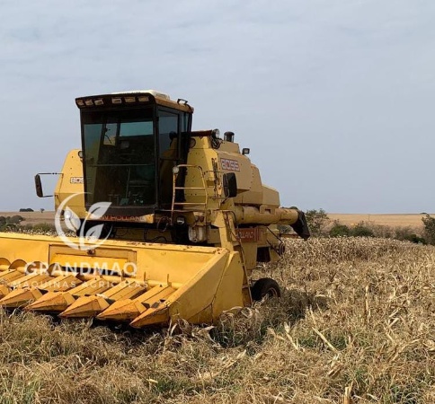 Colheitadeira New Holland 8055 ano 1989 - 8055 - Máquinas Agrícolas